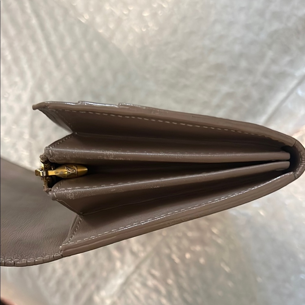 Louis Vuitton Gold Wallet Luxurious Metallic Design - Picture 2 of 6